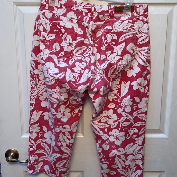 Q womens Bill Blass casual pink floral perfect fit denim capris size 14 - Picture 2 of 3